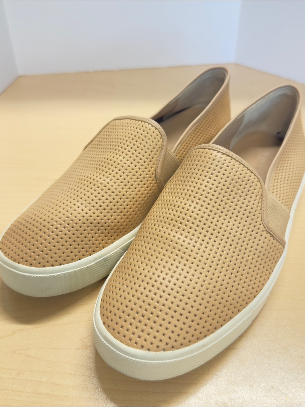 Vince Women’s Blair Perforated Leather Slip-On Flats with White Sole Size 8